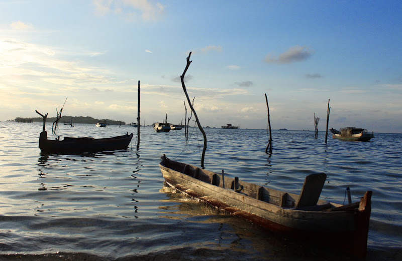Boats on the bay_Kelayang Beach_Belitung_Pulau Belitung_Indonesia_Bangka Belitung
