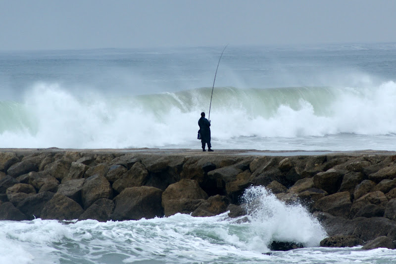 Pescador na costa da Caparica