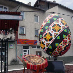 Paşte în Bucovina - Kitschul monumental: invenţii pascale bucovinene