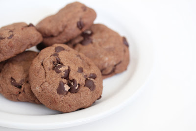 close-up photo of chocolate cookies on a plate