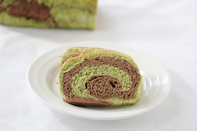 photo of slices of Matcha chocolate swirl bread on a plate