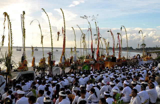 День тишины (Nyepi Day), Меласти (Melasti), Ява(Иджен) и еще