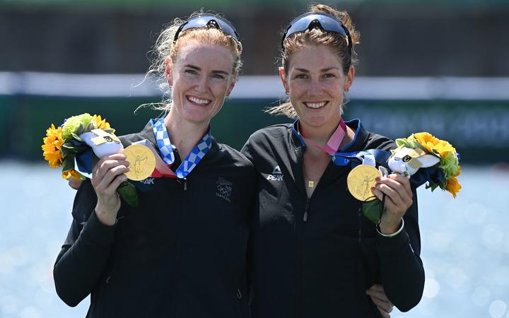 Gold medallists Grace Prendergast and Kerri Gowler 