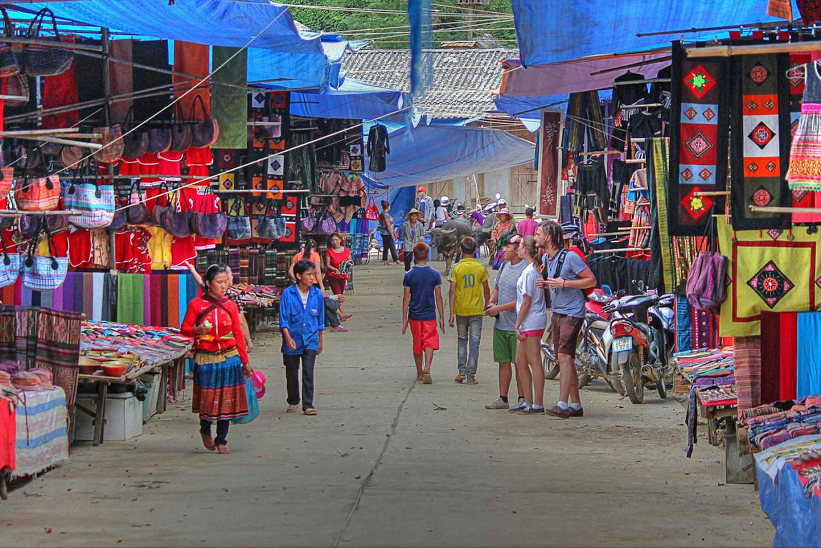 Phiet village market in North Vietnam