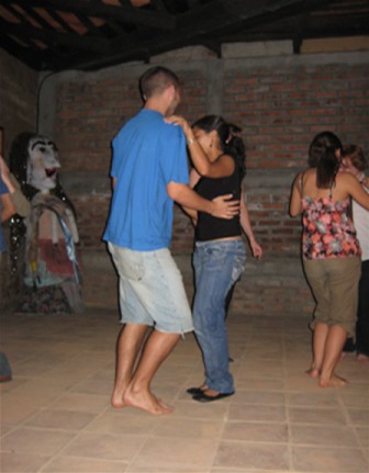 https://lh5.googleusercontent.com/_L898C9-TLtA/TYqfX69DRDI/AAAAAAAAAHQ/ENjOSdl3uoE/dancing%20salsa%202.jpg