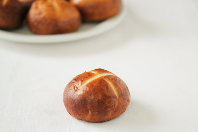 photo of one pretzel roll