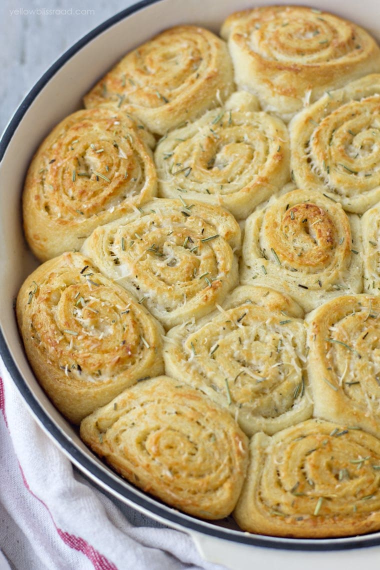 35 Best Easter Dinner Recipes - Traditional and Authentic