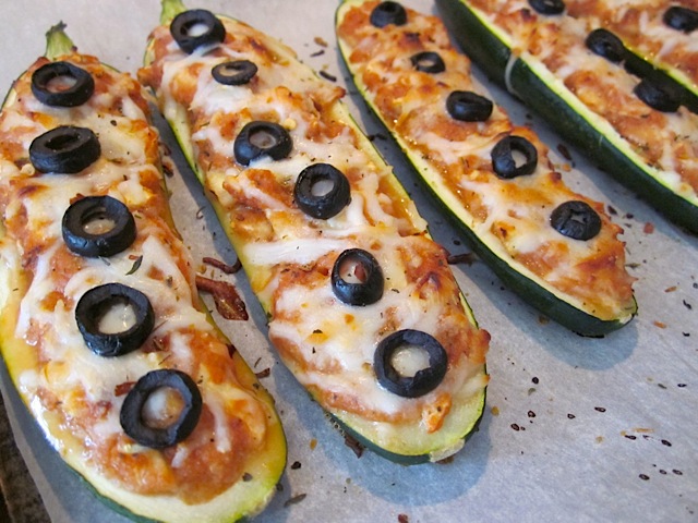 baked zucchini pizzas