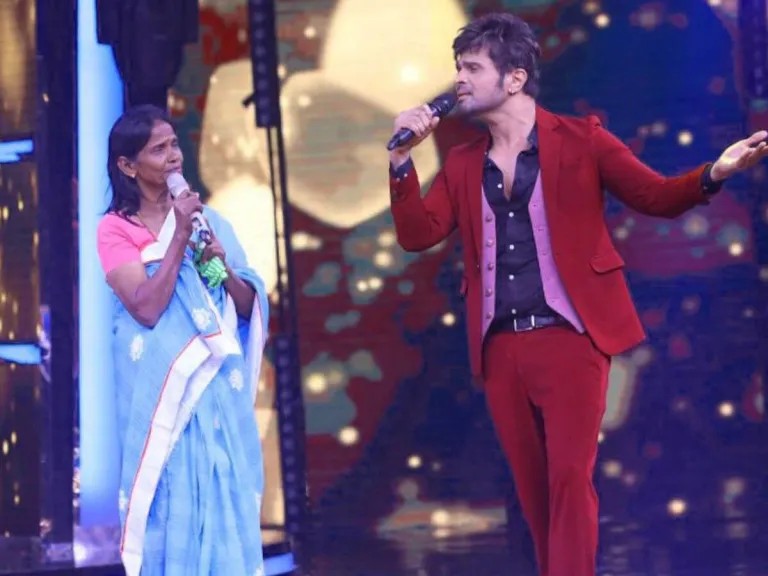 Ranu Mondal Performing with Himesh Reshamiya