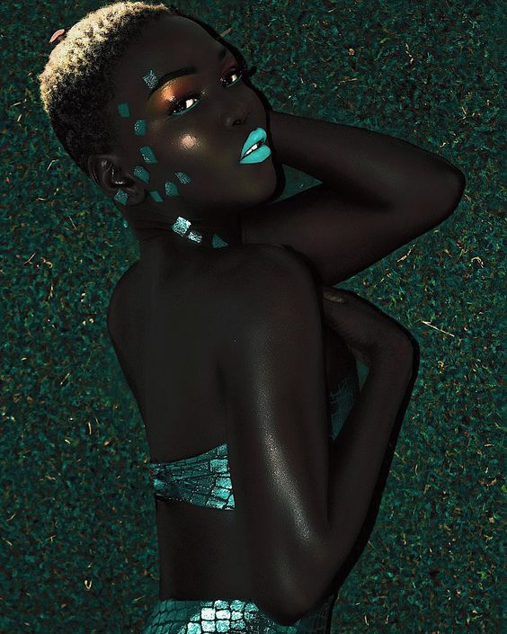 Another hot picture , the model poses with beautiful blue lingerie, a picture that makes you appreciate that black skin