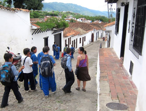 Friendly Giron schoolkids