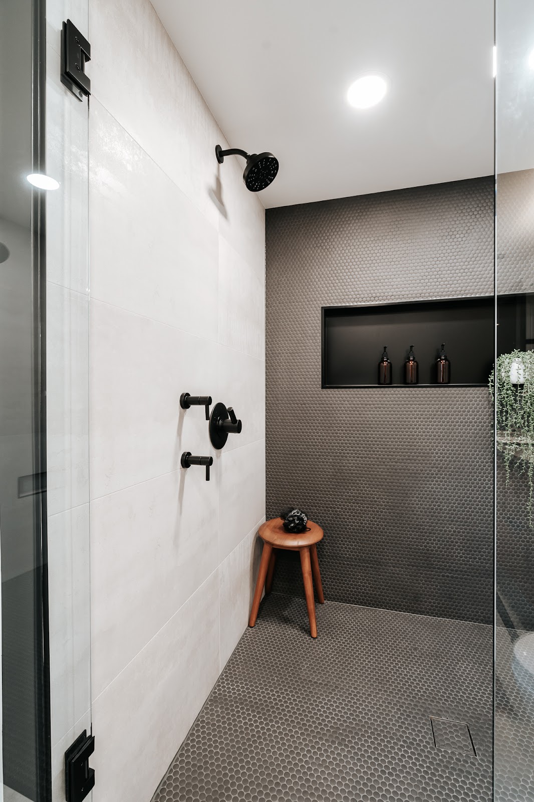 MODERN MASTER BATHROOM REMODEL // GLENGROVE + HAMILTON PROJECT image 12