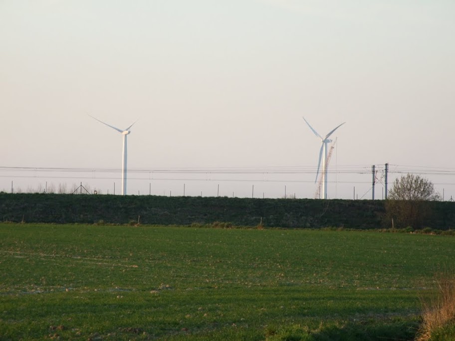 Parcs éoliens de Belgique - Page 9 DSCF8084.JPG