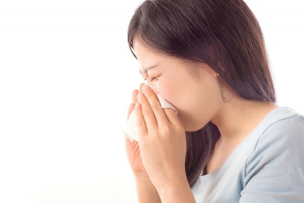 Trong thực tế, đối với những khách hàng bị viêm xoang nhẹ, không bị chảy máu hoặc mủ mũi thì vẫn có thể thực hiện nâng mũi bình thường. 