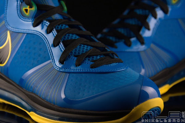 The Showcase Nike LeBron 8 V2 Entourage Including 2 Lace Swaps