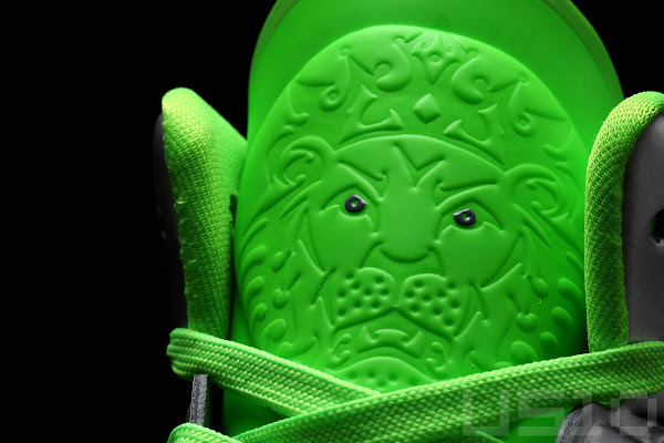 Detailed Look at LeBron 8 PS Dunkman Edition Releasing This Week