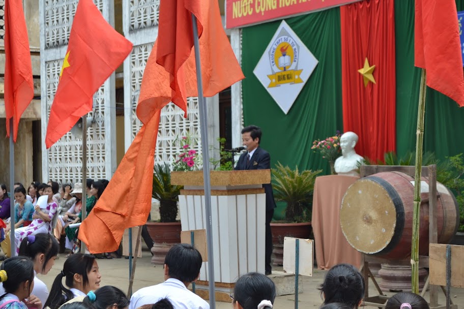 Về thăm trường cũ nhân dịp Lễ bế giảng năm học 2010 - 2011 DSC_0026