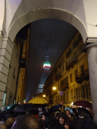 150° Anniversario Unità d'Italia. Mole Antonelliana, folla di gente sotto i portici