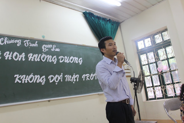 Hình ảnh giao lưu chào mừng ngày NKT Việt Nam tại trường Estih (17/4/2011) IMG_0378