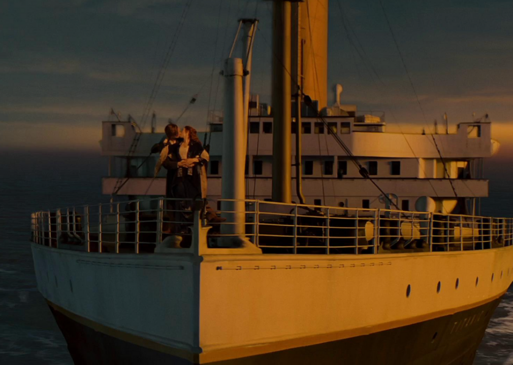 Rose DeWitt Bukater Dawson Calvert (Kate Winslet) and Jack Dawson (Leonardo DiCaprio) kissing at the bow of the Titanic
