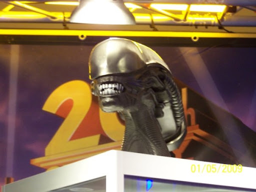 Alien Head bust at Fedcon