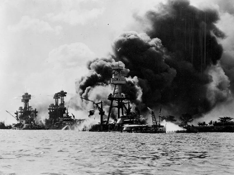pearl harbor, december 7, 1941, battleships on fire