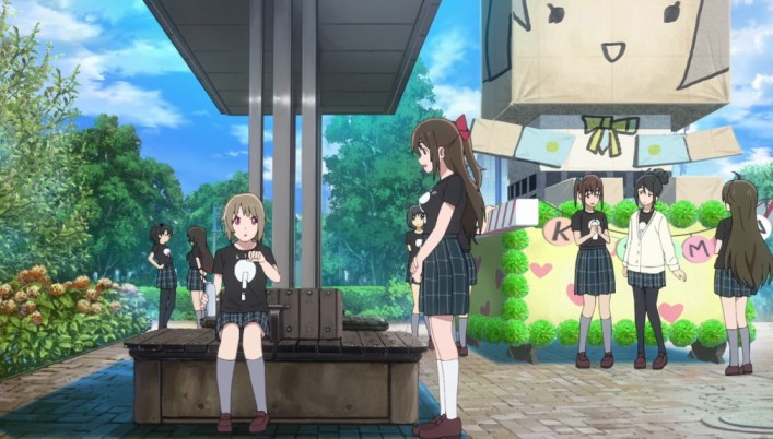 Here Kasumi is having a break and is joined by Shizuku