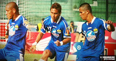 foto persib bandung nova, shahril dan baihakki