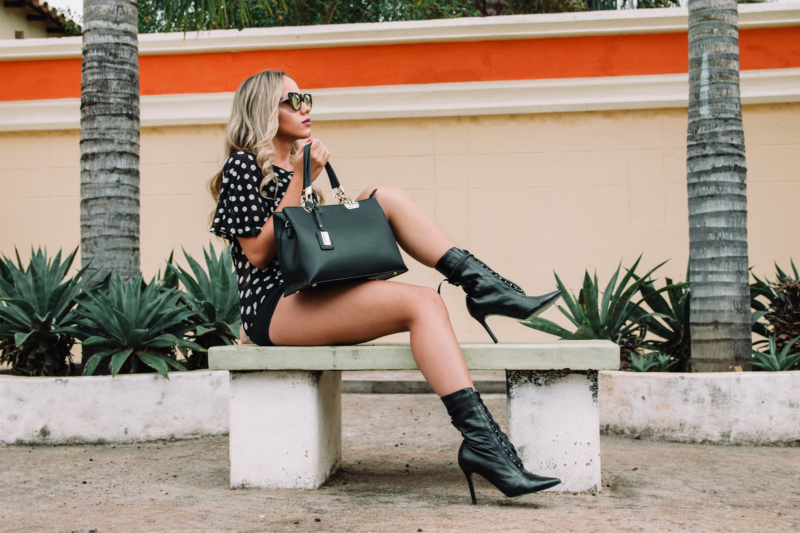 Beauty Blog by Susana: Un outfit puede pasar de simple a impactante con un  bolso o una cartera espectacular