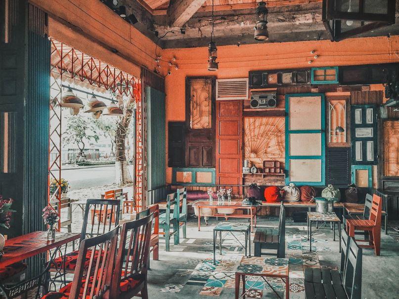 Ảnh có chứa văn bản, đồ nội thất, nhà hàng, phòng ăn

Mô tả được tạo tự động