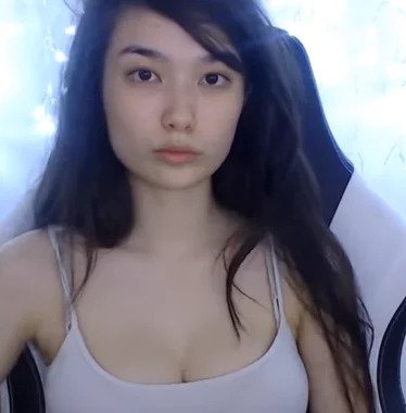 Emiru without makeup photos