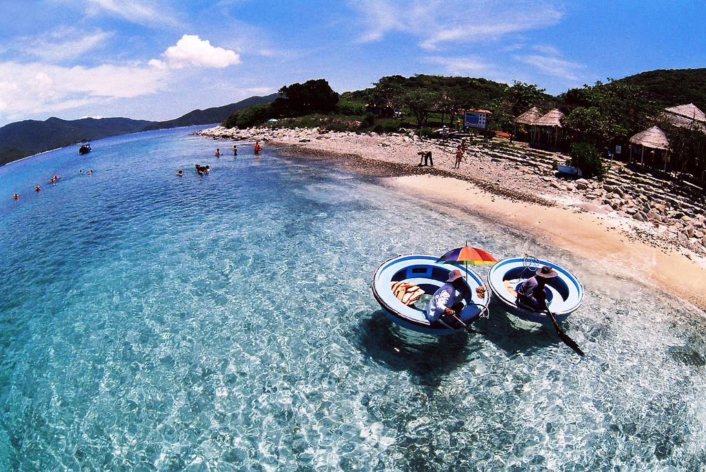 Đảo Hòn Mun quyến rũ với “chất” nước trong xanh và vẻ đẹp hoang sơ