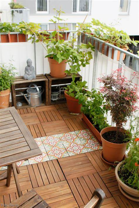 membersihkan balkon