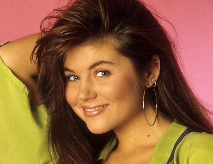 Kelly Kapowski, serving you some high fashion looks in high school.