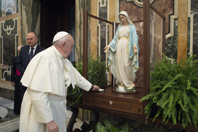 Chặng dừng chân của Linh tượng Đức Mẹ (Miraculous Medal) tại Giáo xứ Vatican