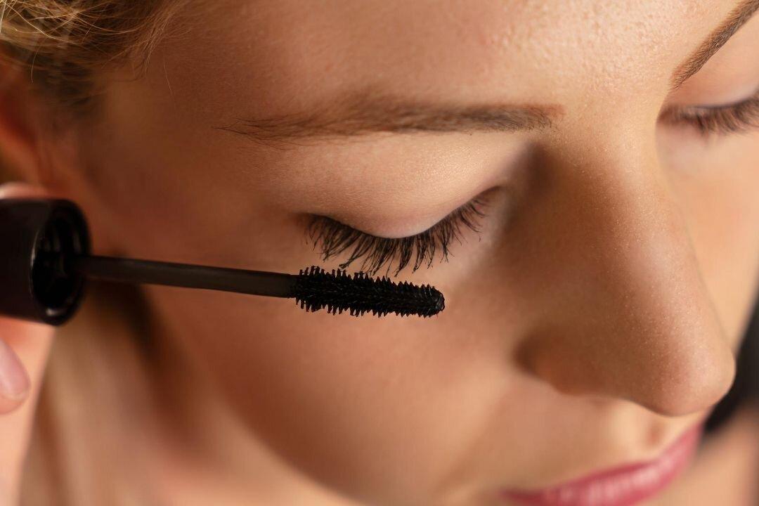 Be gentle when applying mascara