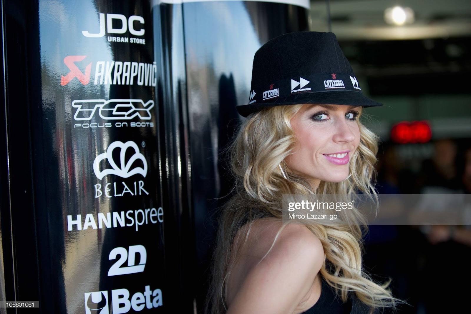 D:\Documenti\posts\posts\Women and motorsport\foto\Getty e altre\the-grid-girl-of-foward-racing-poses-during-the-qualifying-practice-picture-id106601061.jpg