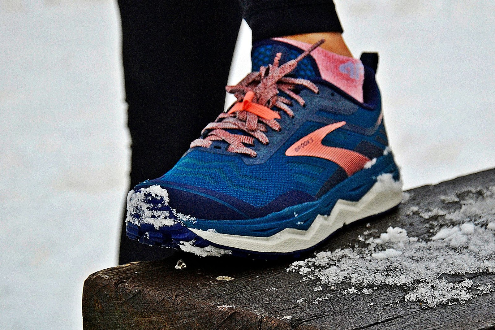 Brooks deklasuje Nike na rynku biegowym dla kobiet.