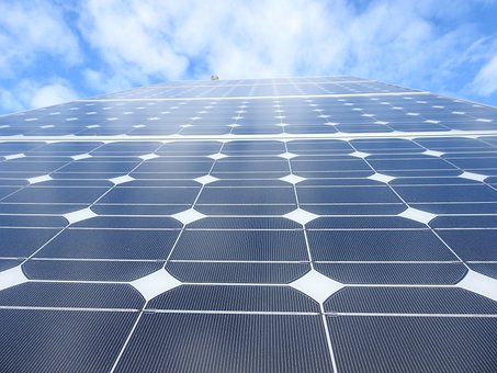 Perbandingan Biaya Panel Surya vs PLN dan Manfaatnya