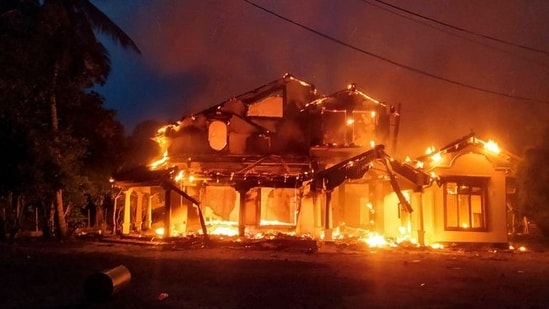 Sri Lanka PM resigns, Rajapaksa family home burnt down amid clashes: 10  points | World News - Hindustan Times