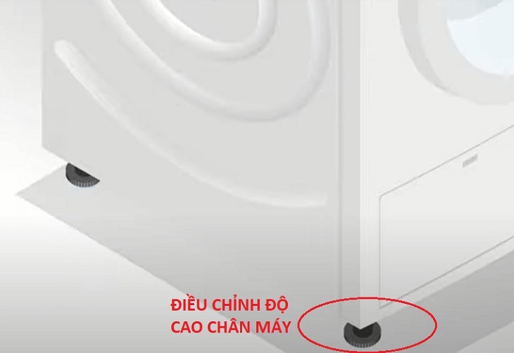 bạn hãy tháo chân để của máy sấy hoặc có thể điều chỉnh độ cao của chân máy. 