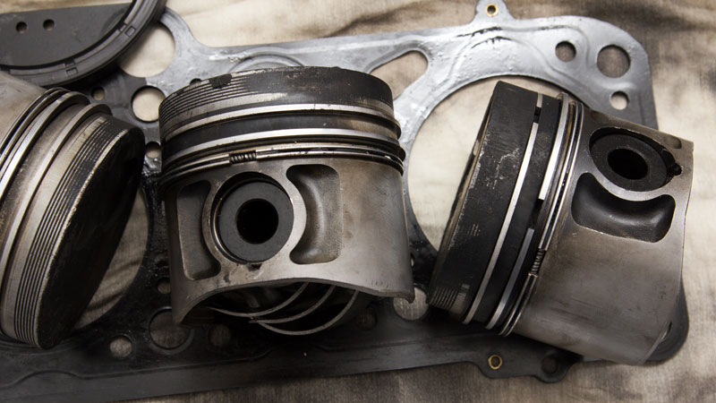 Piston rings, pistons, and valves can all contribute to pressure loss. Rapid pressure depletion can also be brought on by a blown head gasket.
