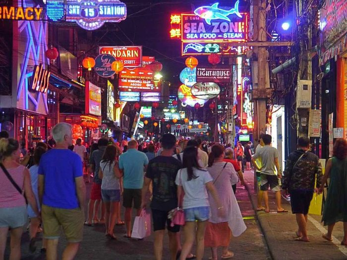 Meeting ladyboys in Pattaya