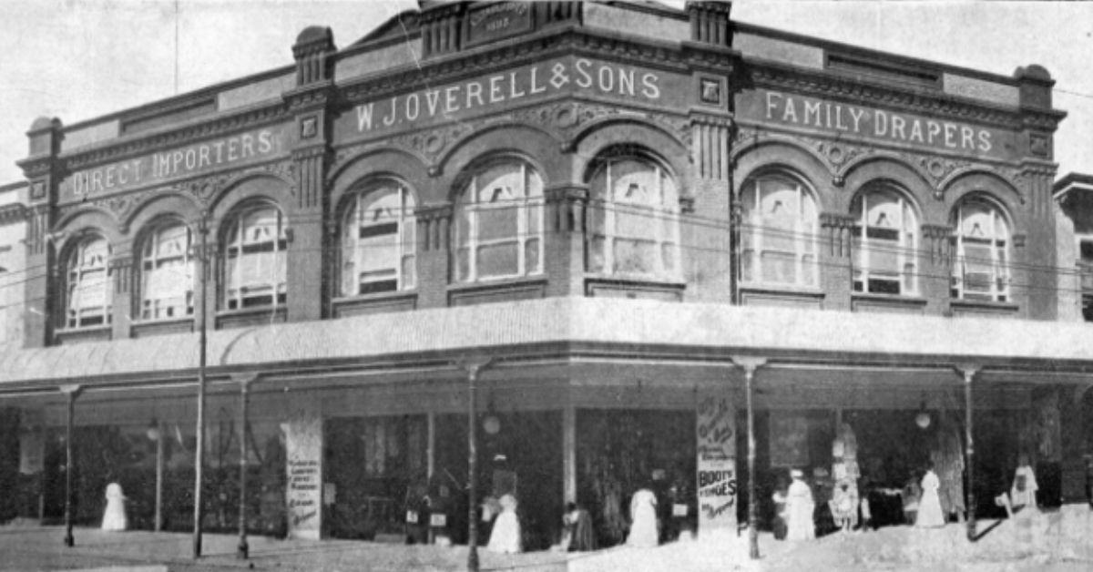  WJ Overell & Sons Ltd, Brunswick Street (EJT Barton (ed), Jubilee history of Queensland: a record of political, industrial and social development from the landing of the first explorers to the close of 1909, Brisbane: Diddams, 1910). The appearance of a bend in the building is likely a photographic illusion, as the building was not on a corner site 