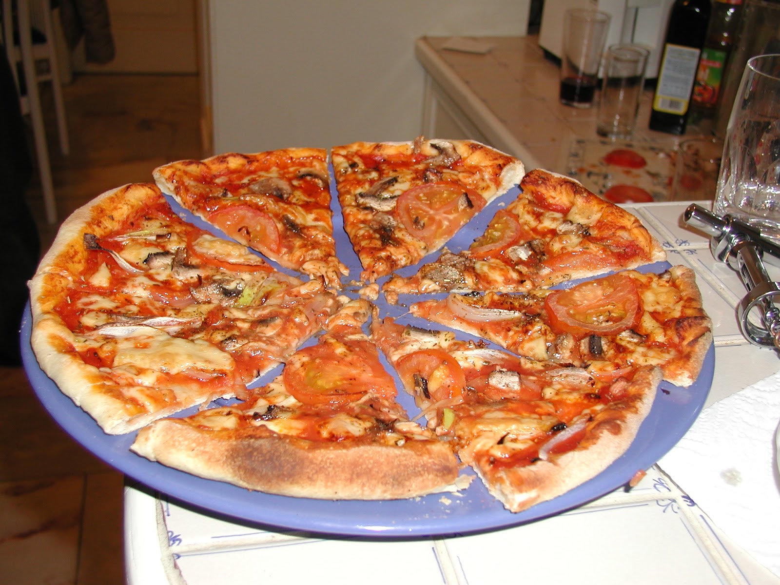 File:Pizza.jpg - Wikimedia Commons