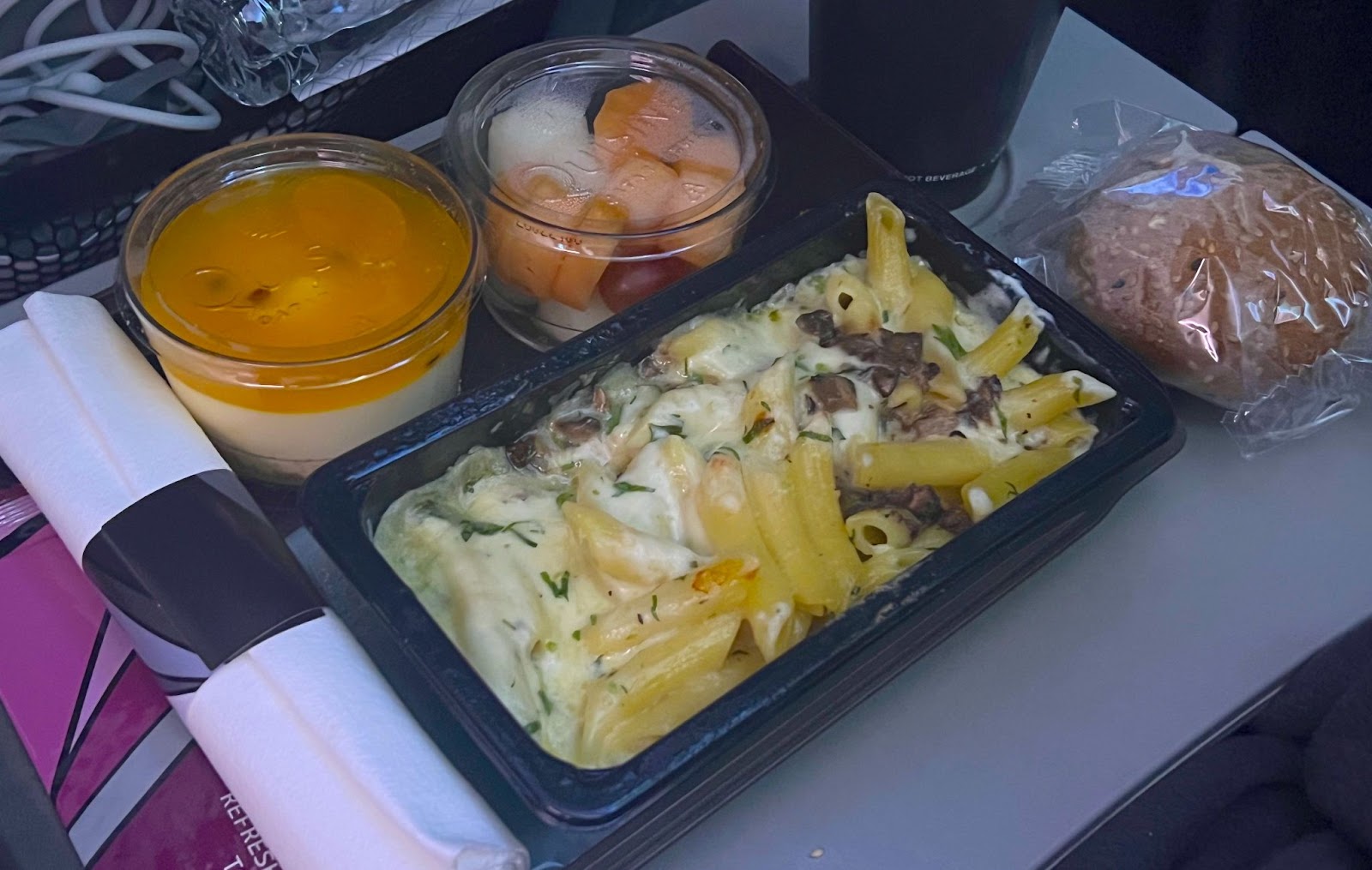 カタール航空の機内食10選！エコノミーや無料サービスも紹介