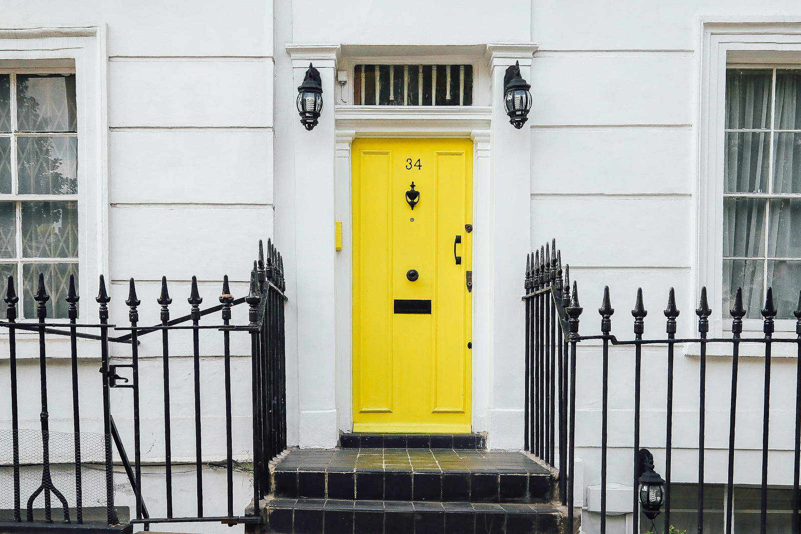 Yellow front door [Image source: https://unsplash.com/photos/QR_vT8_hBZM]
