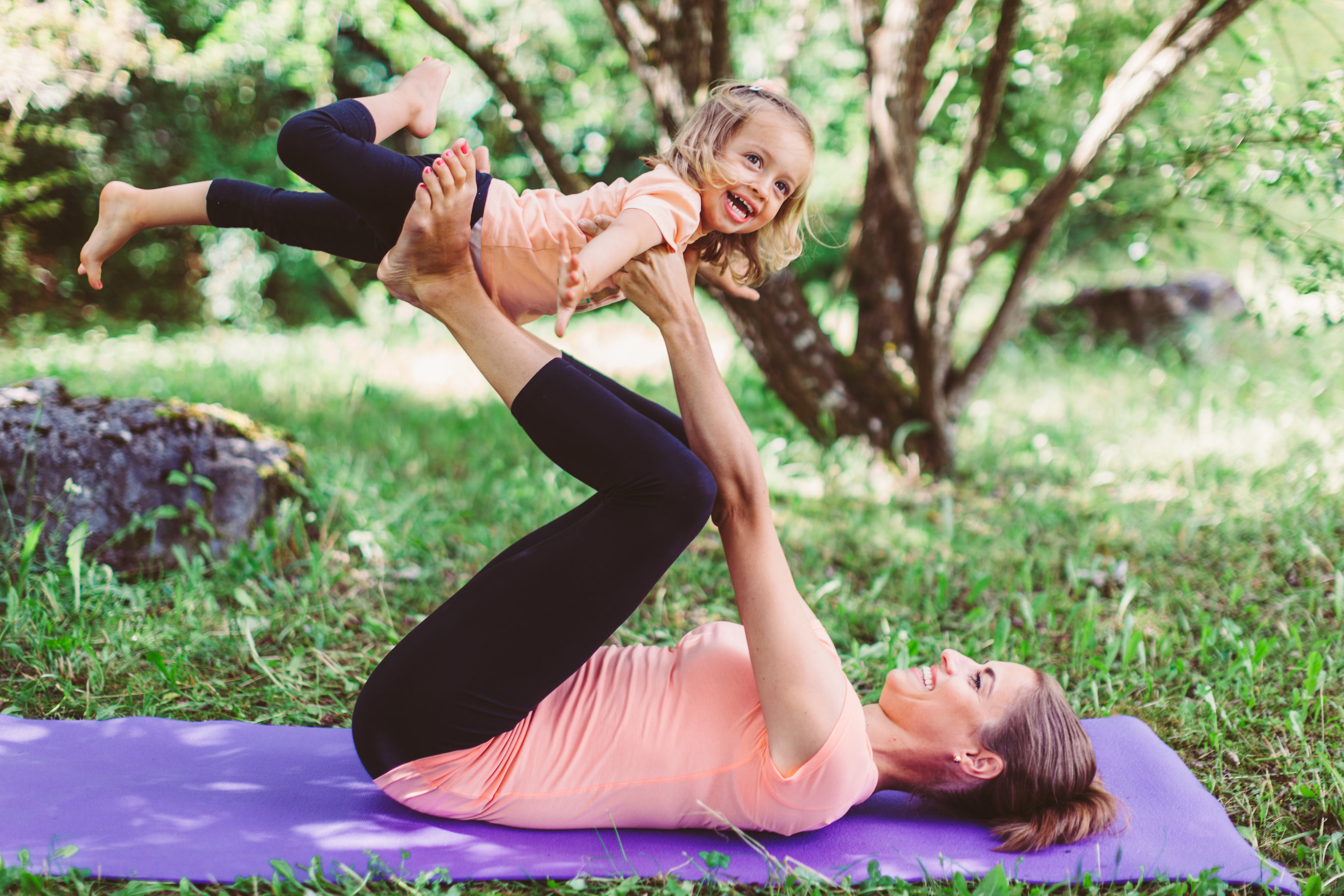 Genau wie Yoga für Erwachsene ist Kinderyoga Stress abbauend, konzentrationsfördernd und haltungskorrigierend!
