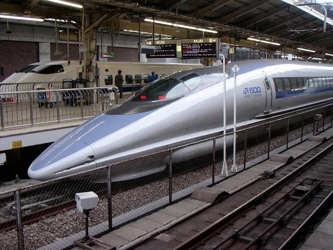 A bullet train at a train station

Description automatically generated with medium confidence