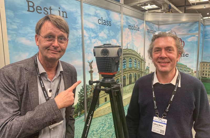 Holger Schulze and Jeffrey Martin, old buddies and creators of the largest gigapixel image of London from 2013, reunite at InterGeo 2021 in Hannover, Germany